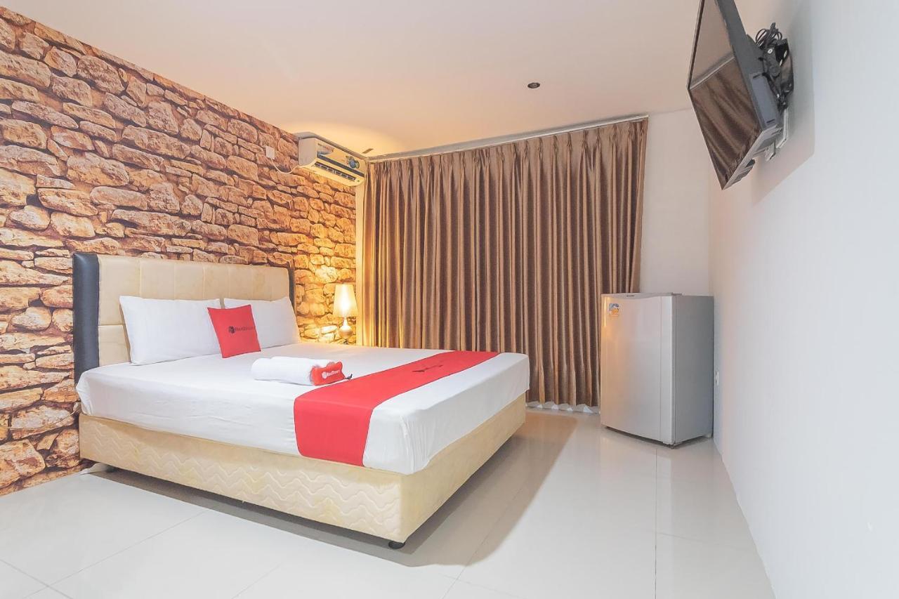 RedDoorz Plus near Sepinggan Airport 3 Hotel Sepinggang Kecil Bagian luar foto